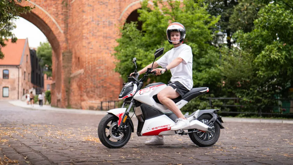 MRF E-STREET w mieście