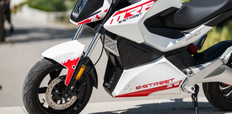MRF E-STREET zbliżenie